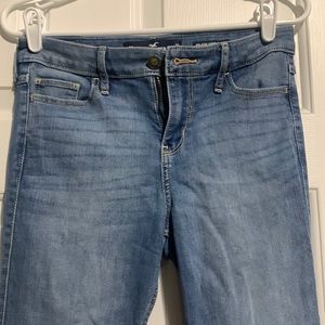 Juniors Hollister Mid-rise super skinny size 5S jeans